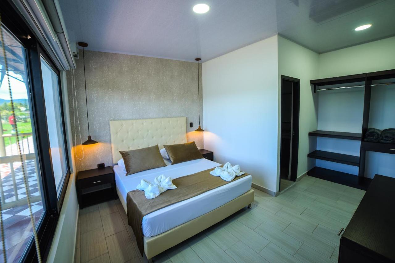 Hotel Aguas Abiertas Guatapé エクステリア 写真