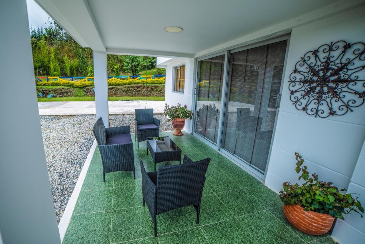 Hotel Aguas Abiertas Guatapé エクステリア 写真