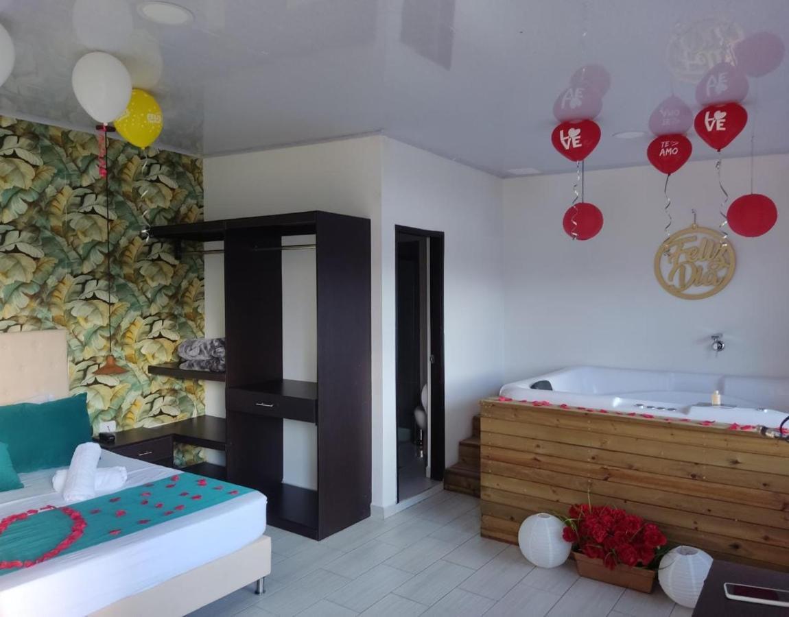Hotel Aguas Abiertas Guatapé エクステリア 写真