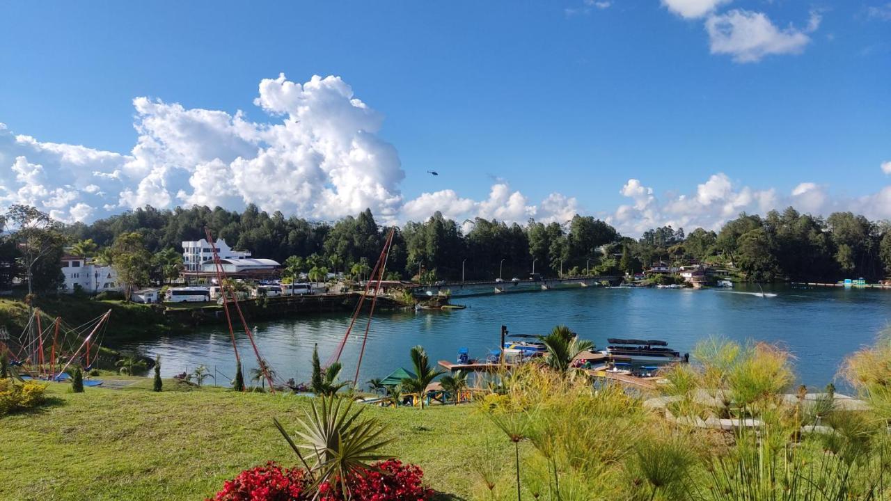 Hotel Aguas Abiertas Guatapé エクステリア 写真
