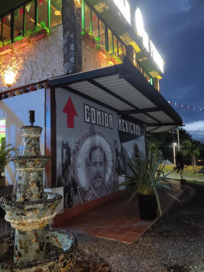 Hotel Aguas Abiertas Guatapé エクステリア 写真