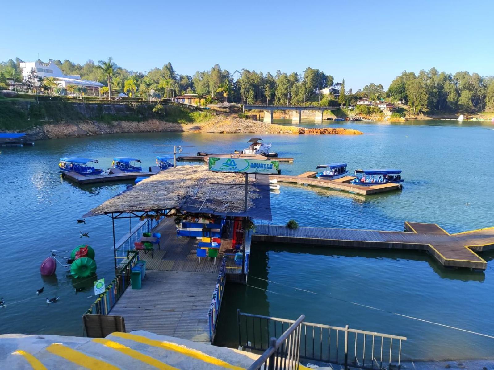 Hotel Aguas Abiertas Guatapé エクステリア 写真