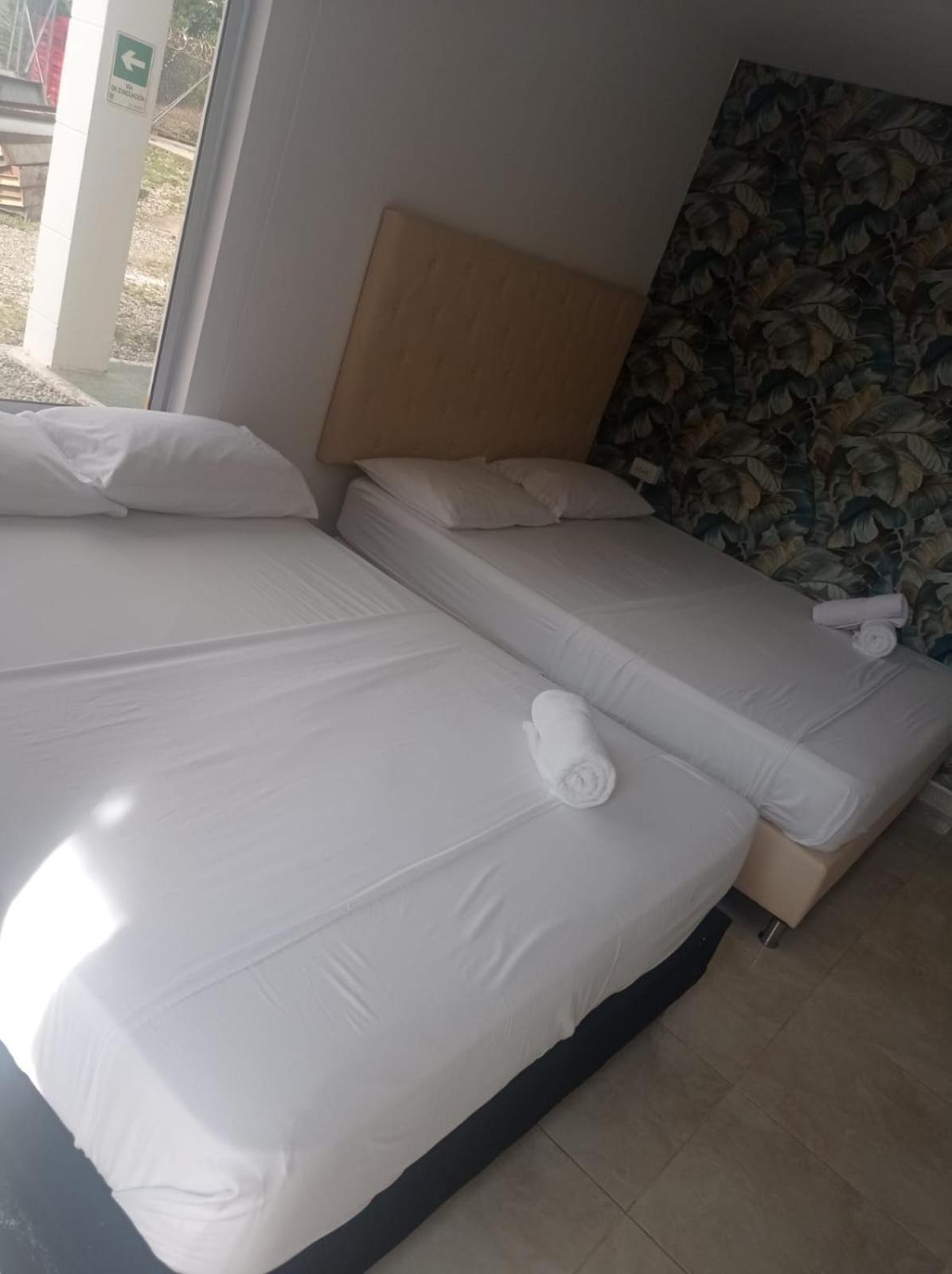 Hotel Aguas Abiertas Guatapé エクステリア 写真