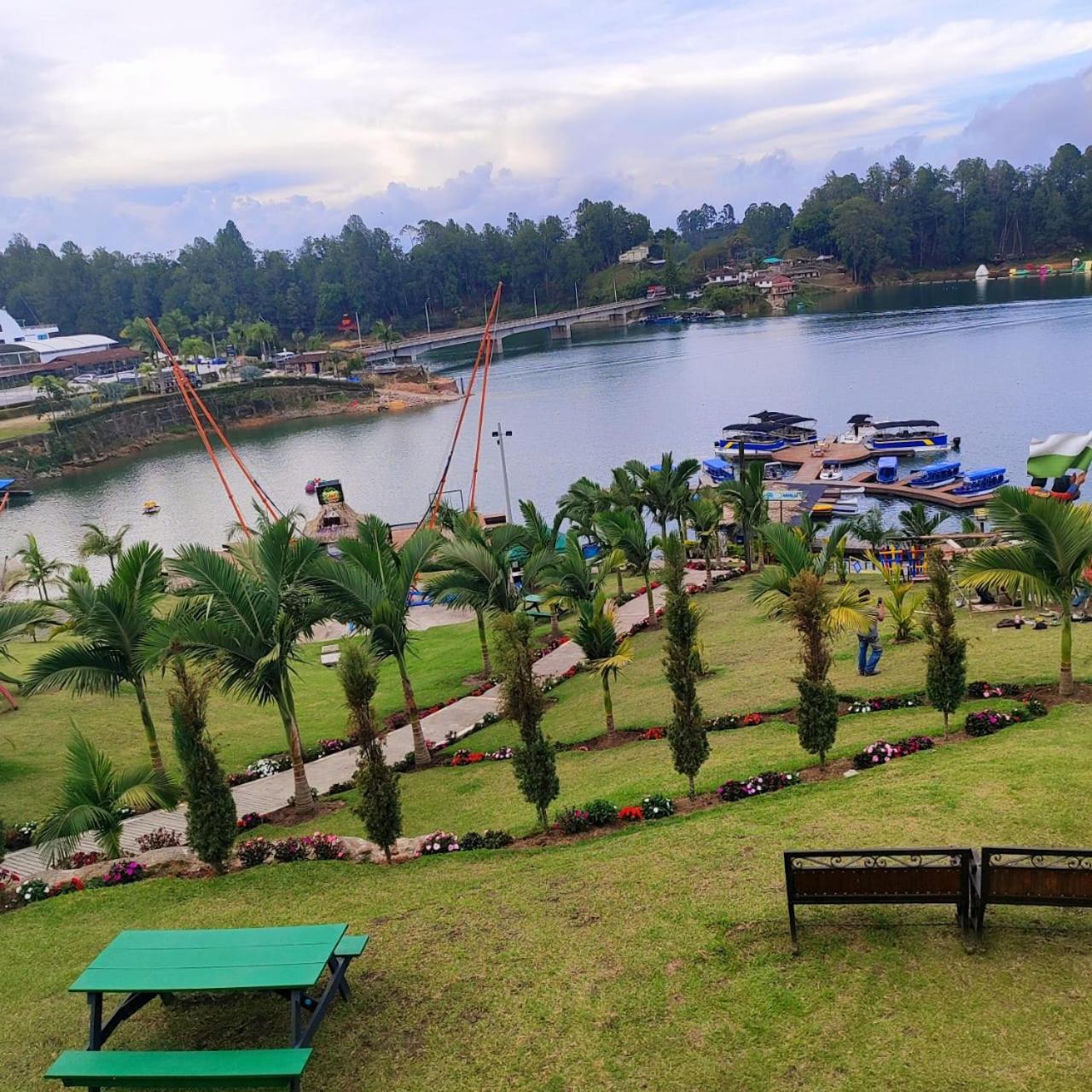 Hotel Aguas Abiertas Guatapé エクステリア 写真