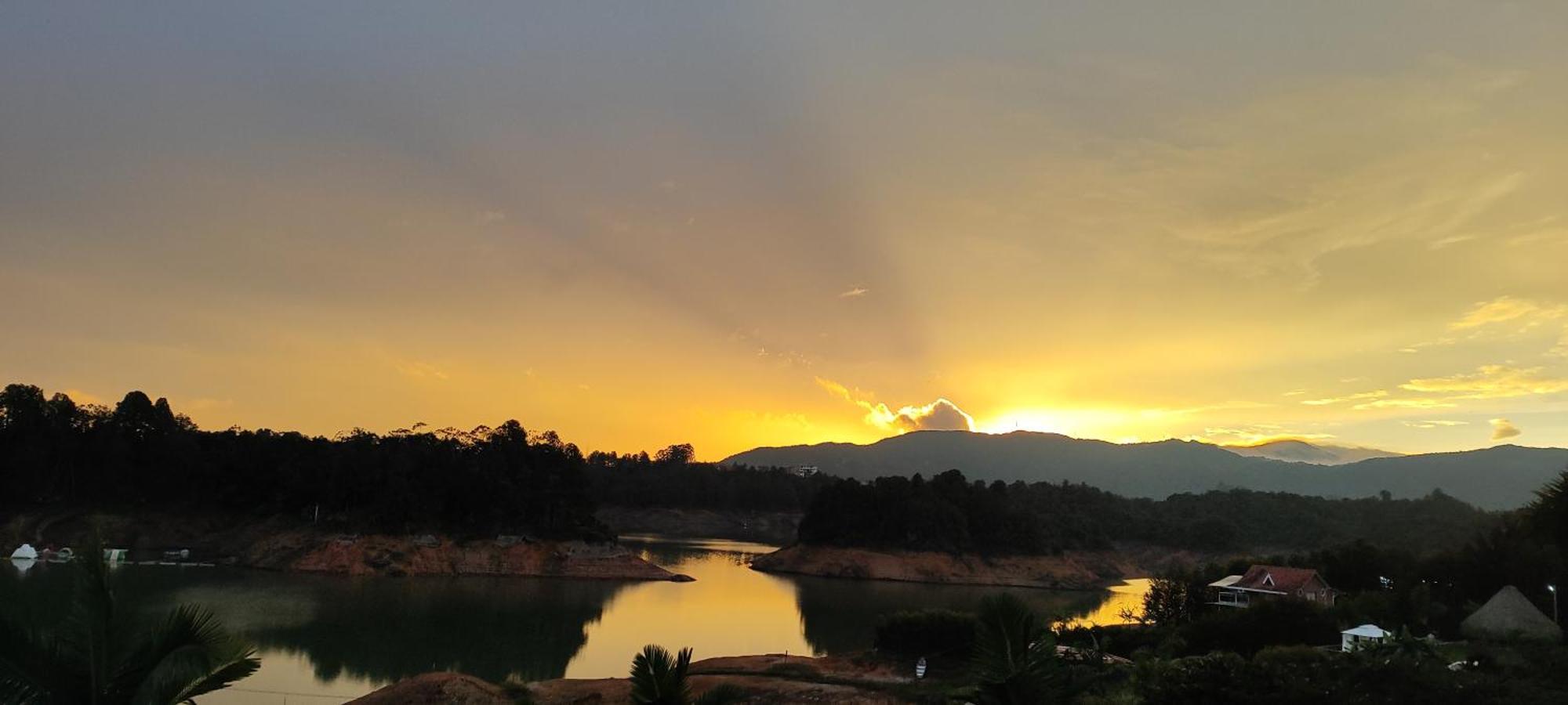 Hotel Aguas Abiertas Guatapé エクステリア 写真