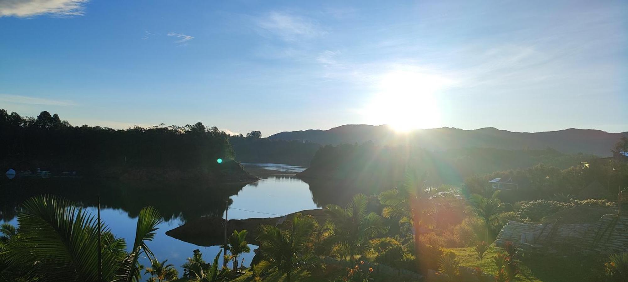 Hotel Aguas Abiertas Guatapé エクステリア 写真